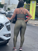 Conjunto Helen Cirré Metalic Calça Legging Alta Compressão+Cropped em Poliamida